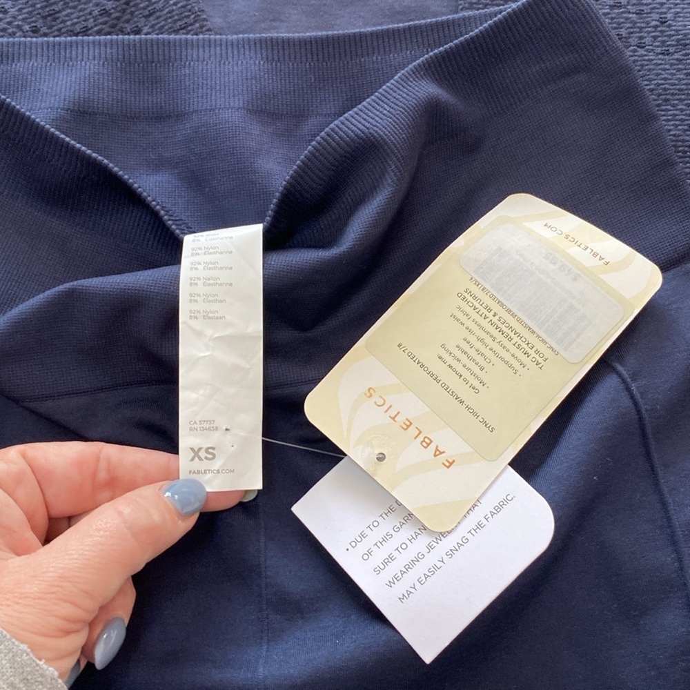 Fabletics 2pc Set - Picture 12 of 12